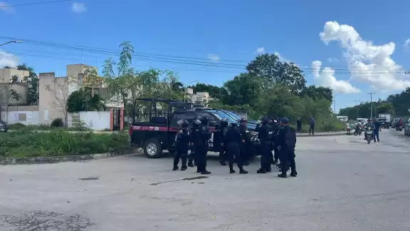 Vecinos intentan invadir terrenos en Cancún Vecinos intentan invadir terrenos en Cancún