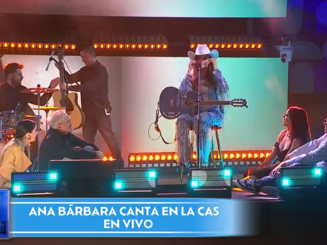 Gran sorpresa a los concursantes; Ana Bárbara canta en La Casa de los Famosos.