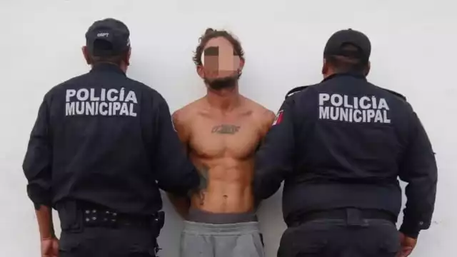 El posible implicado habría roto la ventana de un vehículo para sustraer diversos objetos