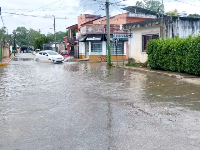 Vecinos de la cabecera municipal exigen a la Dirección de Obras Públicas atienda los casi dos kilómetros de hoyancos