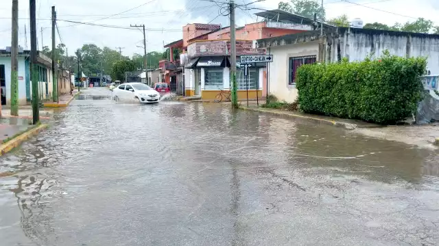 Vecinos de la cabecera municipal exigen a la Dirección de Obras Públicas atienda los casi dos kilómetros de hoyancos