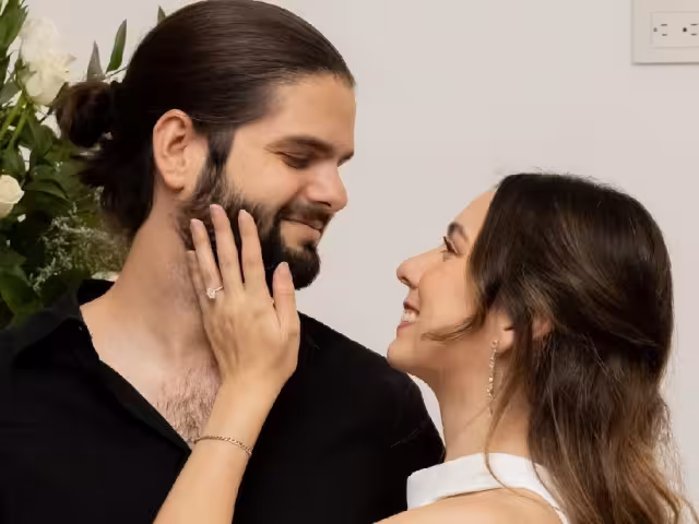 La pareja se comprometió este 2025