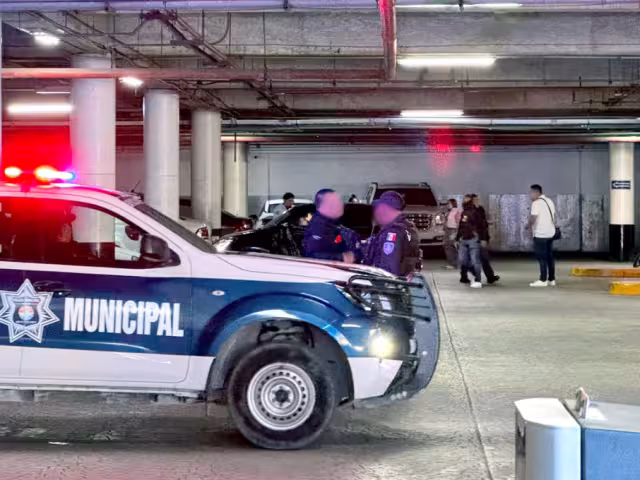 Las cámaras de vigilancia captaron el momento del encuentro entre la víctima y los sicarios