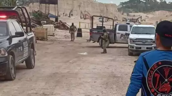 Uno de los trabajadores le disparó a su compañero en el rostro