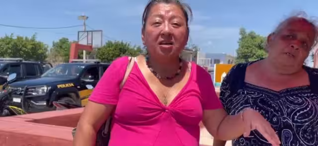 La mujer declaró que los policías no intervinieron tras ser atacada