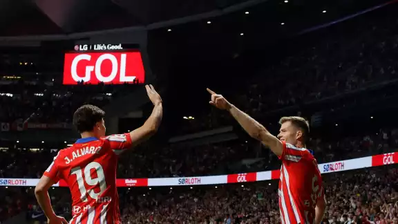 El Atlético de Madrid goleó y mantiene vivo el sueño de ser campeón. El Atlético de Madrid goleó y mantiene vivo el sueño de ser campeón.