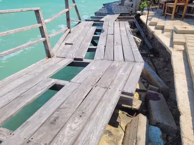 La caleta se ha convertido en lugar para emborracharse