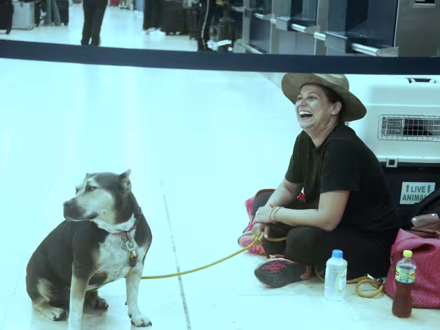 Alejandra Bianchi, italiana que reside en Estados Unidos, se quedó más horas en el AIC, ya que no le permitieron abordar sin los papeles