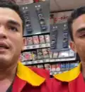 El ser cajero es su actual trabajo