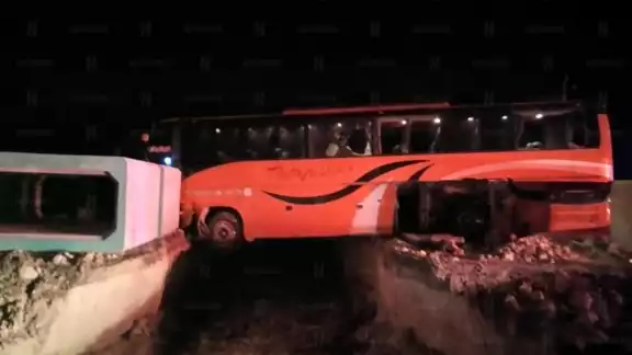 El conductor del camión de la empresa Hermanos Hernández, se dio a la fuga