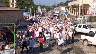  Convite reúne a más de 2 mil personas en las calles de Lázaro Cárdenas   