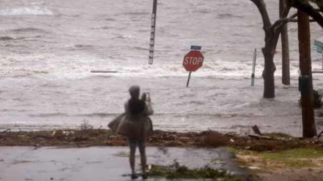 Debby se degradó a Tormenta Tropical luego de impactar tierra en Florida, Estados Unidos