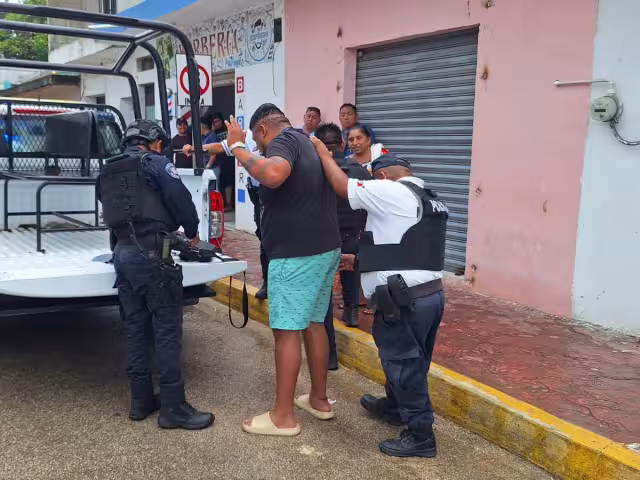 El hombre fue encontrado en una barbería para un corte de cabello y despistar  al la mujer