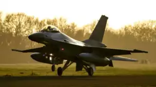 Rusia ataca aeródromo en Ucrania destinado a recibir Cazas F-16 estadounidenses