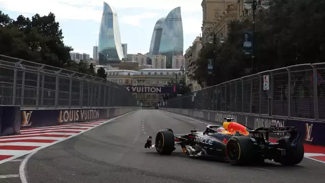 Max en el circuito de Baku