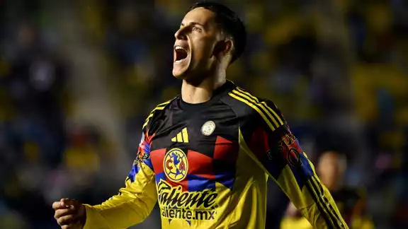 Brian Rodríguez fue la estrella de la noche con un doblete para guiar a las Águilas al triunfo. Brian Rodríguez fue la estrella de la noche con un doblete para guiar a las Águilas al triunfo.