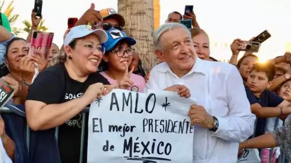 Andrés Manuel López Obrador en Guaymas, Sonora Andrés Manuel López Obrador en Guaymas, Sonora