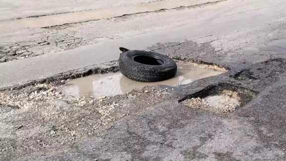 Los baches no son el único, problema, también hay coladeras tapadas que provocan inundaciones Los baches no son el único, problema, también hay coladeras tapadas que provocan inundaciones
