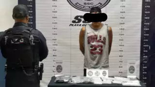 Detienen a joven en Playa del Carmen por posesión de 148 dosis de drogas