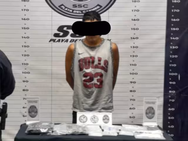 El detenido fue identificado como Manolo Anatael “N”, de 20 años y originario de la Ciudad de México