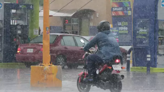 Se recomienda a la comunidad cancunense en tomar precauciones al salir durante horarios de lluvia