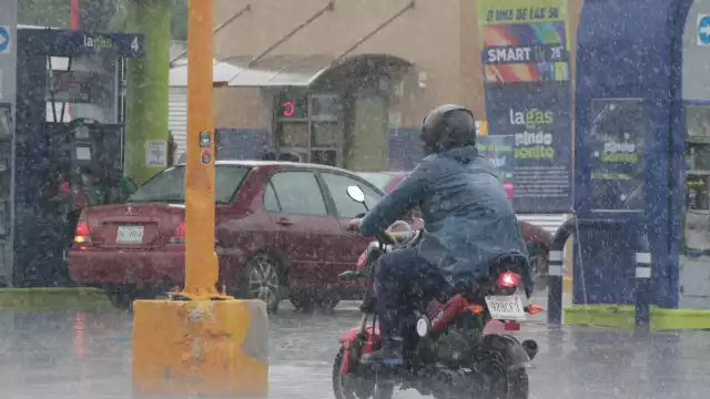 Se recomienda a la población cancunense salir con precaución debido al pronostico de lluvias