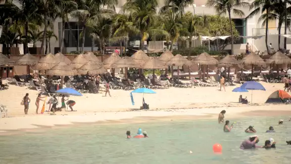 En Tulum, Puerto Aventuras y Playacar, visitantes y gente local se quejan de restricciones por parte de los centros de hospedaje