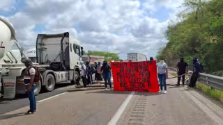 SEDUC condena violencia de normalistas en Hecelchakán y niega falta de recursos