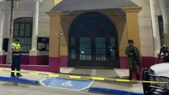 Explosión de artefacto casero en la JUnta Distrital del INE en Acámbaro, Guanajuatoi