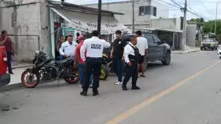 Mototaxista invade carril y provoca caída de motociclista en Escárcega 