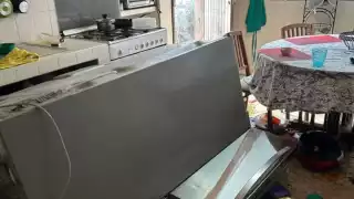 Hombre irrumpe en la casa de unos abuelitos en Mérida y la destruye; habría estado drogado