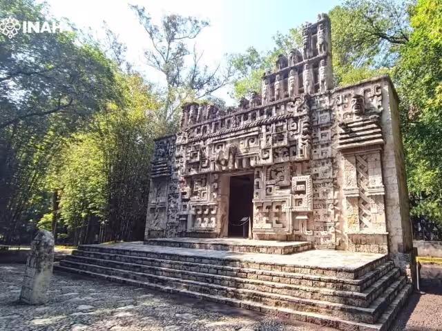 Hochob, en Hopelchén, Campeche, es una zona arqueológica maya con arquitectura estilo Chenes, menos explorada pero fascinante