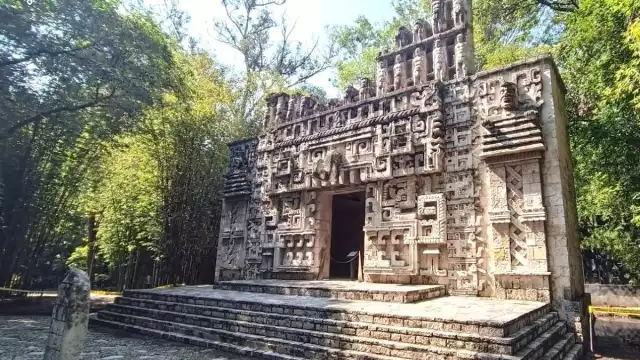 Hochob, en Hopelchén, Campeche, es una zona arqueológica maya con arquitectura estilo Chenes, menos explorada pero fascinante