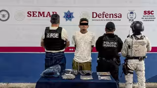 Durante un operativo en Cancún fue detenido un hombre por provocar incendios en dos vehículos en Benito Juárez
