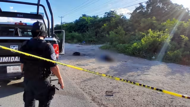 Conductores alertaron sobre el cadáver en la vía Cancún-Chetumal