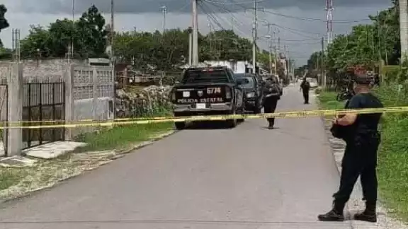 Molesto, golpeó en repetidas ocasiones con el martillo, con lo que le arrebató la vida Molesto, golpeó en repetidas ocasiones con el martillo, con lo que le arrebató la vida