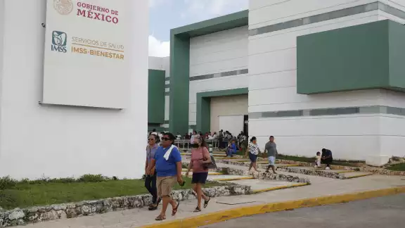 Para brindar servicios a esta población, la entidad cuenta con 6,294 trabajadores de la salud, incluyendo médicos, enfermeras, especialistas y personal técnico o administrativo