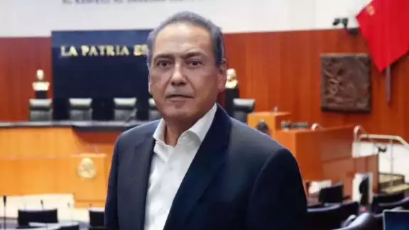 Manlio Fabio Beltrones se registró al Senado como miembro de la bancada del PRI Manlio Fabio Beltrones se registró al Senado como miembro de la bancada del PRI