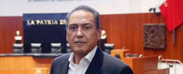 Manlio Fabio Beltrones se registró al Senado como miembro de la bancada del PRI