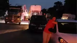 Bloquean tramo carretero por falta de luz en Chetumal