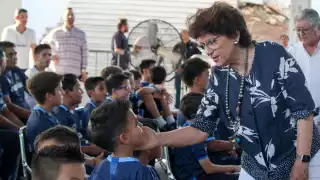 María Fritz Sierra respalda a futbolistas yucatecos que participarán en torneos nacionales