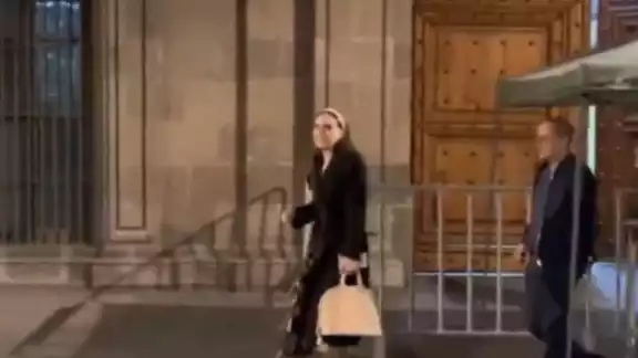 Altagracia Gómez Sierra y Jose Antonio Merino a su salida de Palacio Nacional