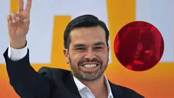 Jorge Álvarez Máynez fue captado en un video viral aparentemente ebrio durante un concierto en Monterrey.