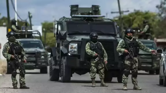 La militarización de la seguridad pública presenta tanto ventajas como desafíos La militarización de la seguridad pública presenta tanto ventajas como desafíos