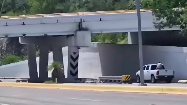 Grupo delictivo deja mensaje dirigido a “surtidores” en puente carretero