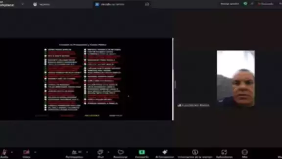 “¡Está jugando pádel, no sabe qué está votando!”, exclamó el diputado Mario Zamora, del PRI