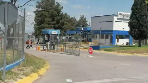 Desde finales de 2024, la planta ha recortado a más de 950 empleados de una plantilla que en su punto máximo superaba las mil 200 personas Desde finales de 2024, la planta ha recortado a más de 950 empleados de una plantilla que en su punto máximo superaba las mil 200 personas