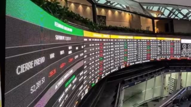 El presidente Andrés Manuel López Obrador, señalpó que lo ocurrido en el ‘lunes negro’ fue una “crisis mundial”, destacando la solidez del peso mexicano