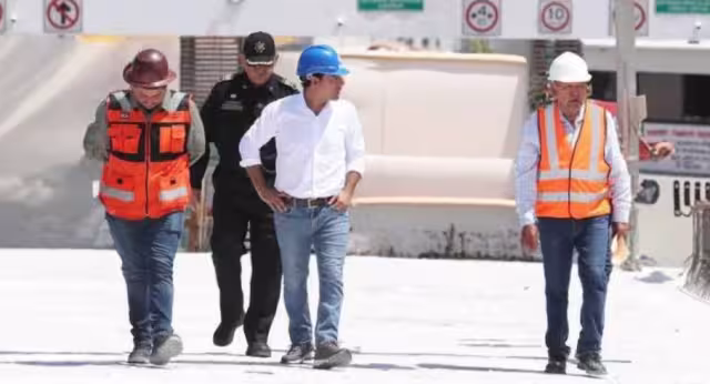 Mauricio Vila recorre la obra en Progreso