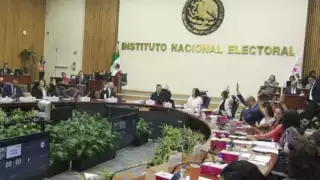 INE discute sobre sobrerrepresentación y mayoría calificada de Morena